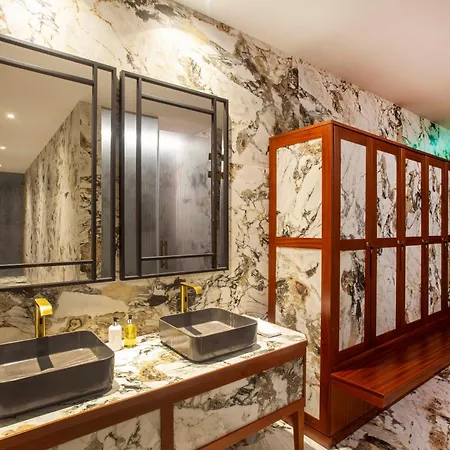 Wine & Books - Small Luxury Of The World 5* פורטו