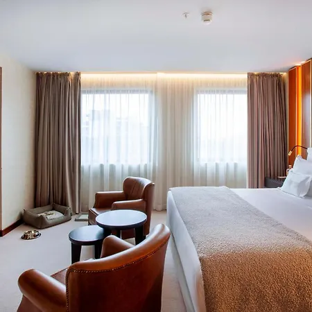 Wine & Books Hotel