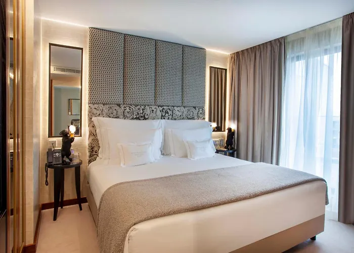 Wine & Books - Small Luxury Of The World 5*