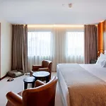 Wine & Books - Small Luxury Of The World Hotel