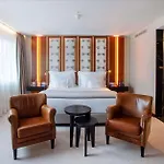 Wine & Books - Small Luxury Of The World 5*