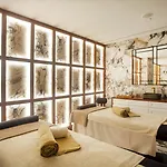Wine & Books - Small Luxury Of The World 호텔