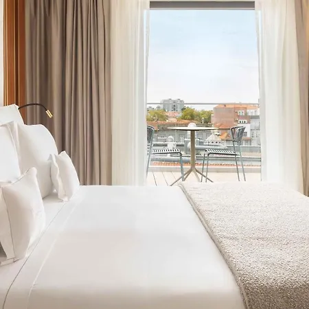 Wine & Books Hotel