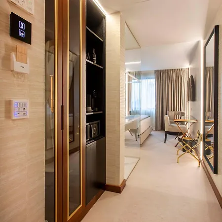 Hotel Wine & Books 5*