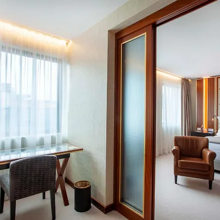 Wine & Books Hotel Oporto