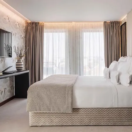 Wine & Books - Small Luxury Of The World بورتو