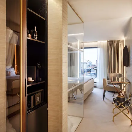 Wine & Books - Small Luxury Of The World 5*