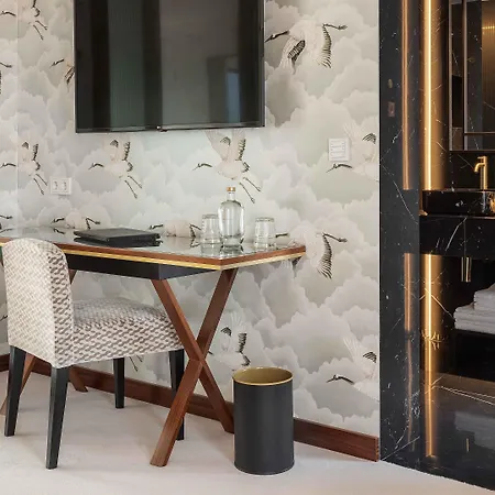 Wine & Books - Small Luxury Of The World Hotel
