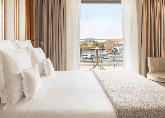 Wine & Books - Small Luxury Of The World Hotell