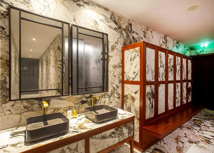 Wine & Books - Small Luxury Of The World 5* Oporto