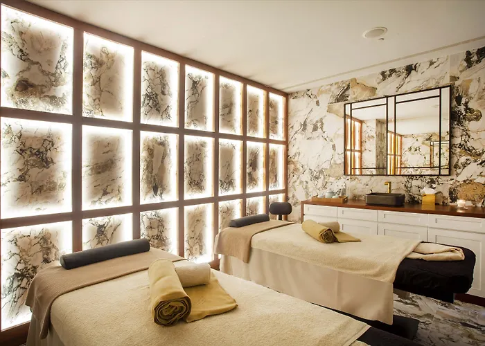 Wine & Books - Small Luxury Of The World Hotell