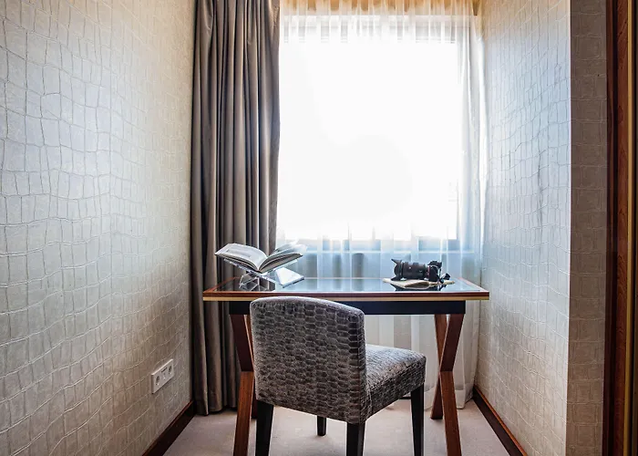 Wine & Books - Small Luxury Of The World Hotell Oporto