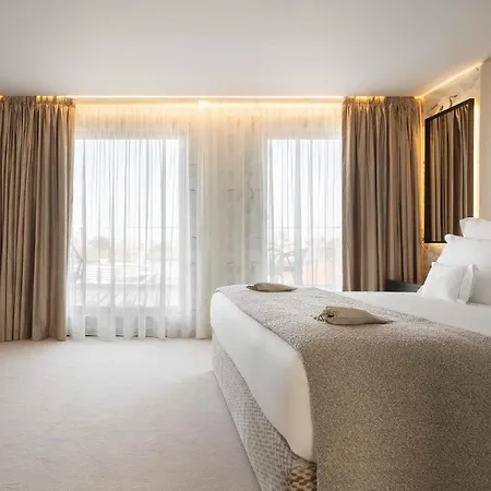 Wine & Books - Small Luxury Of The World 5* Porto