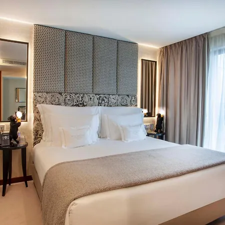 Wine & Books - Small Luxury Of The World 5*