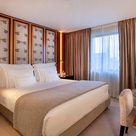 Wine & Books - Small Luxury Of The World 5*