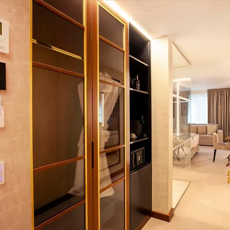 Wine & Books - Small Luxury Of The World 5*