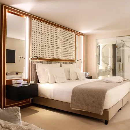 Wine & Books - Small Luxury Of The World 5*