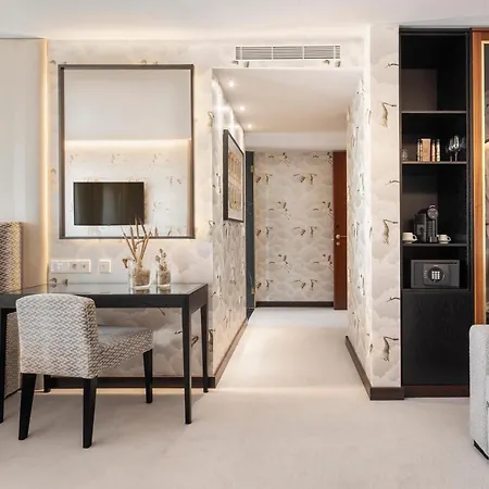 Hotel Wine & Books - Small Luxury Of The World