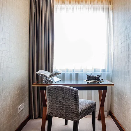 Wine & Books - Small Luxury Of The World Hotel Porto